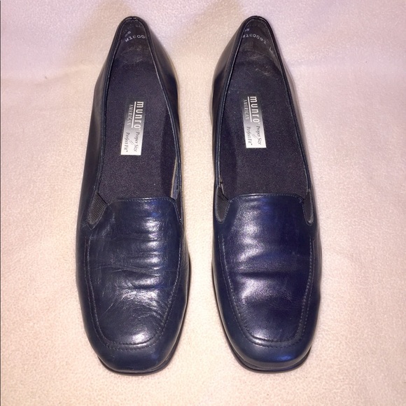 Munro American Dark Blue Leather Loafer - Picture 2 of 6